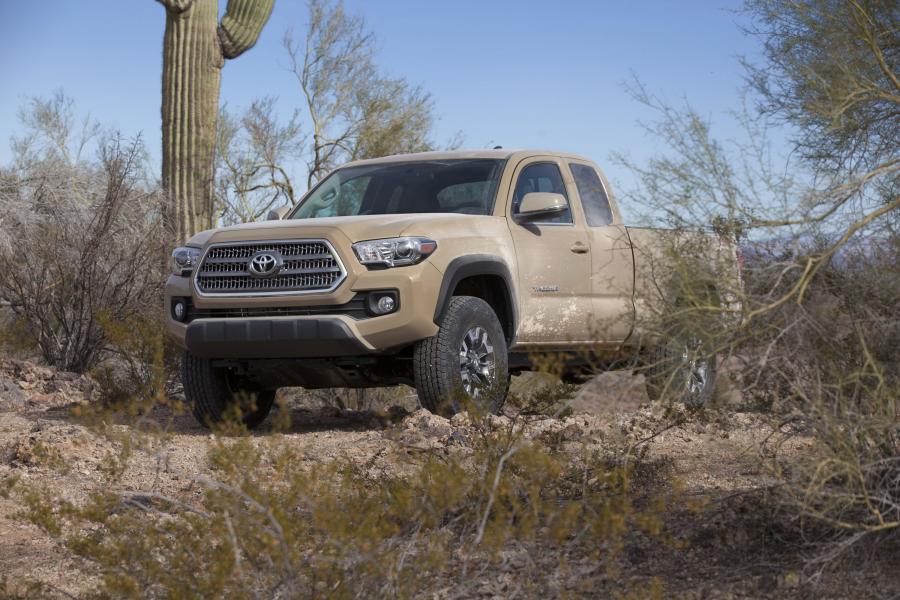  Toyota Tacoma TRD Off-Road Access Cab 2015 года  (фото 2 из 27)
